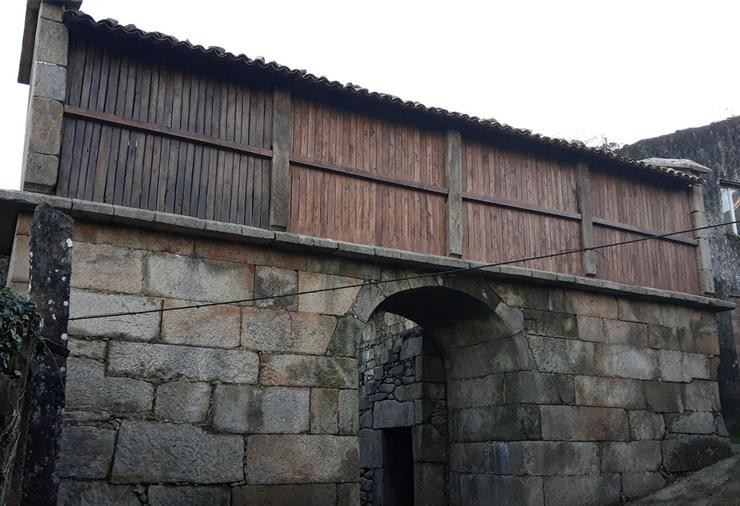 Hórreo do Arco ou da Miguensa, na parroquia de Imo, no concello de Dodro 