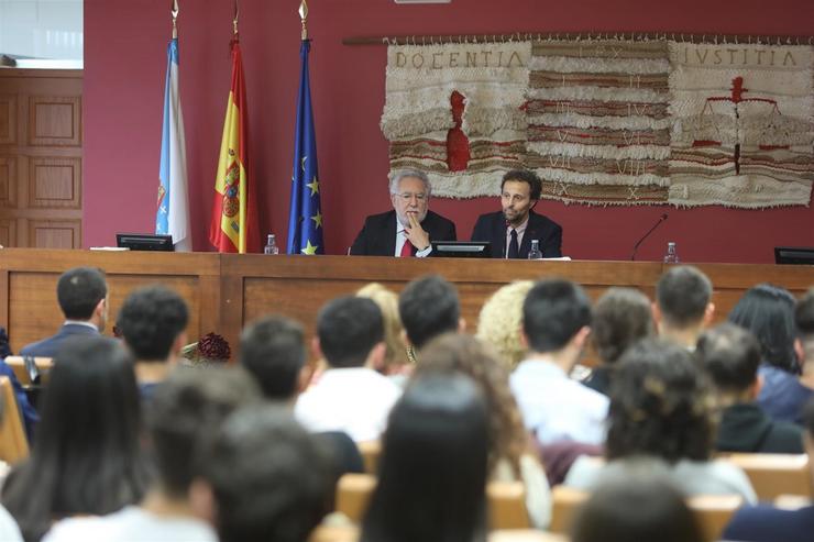 O presidente do Parlamento, Miguel Santalices, na inauguración do Foro de Dereito Constitucional celebrado na Facultade de Dereito da USC 