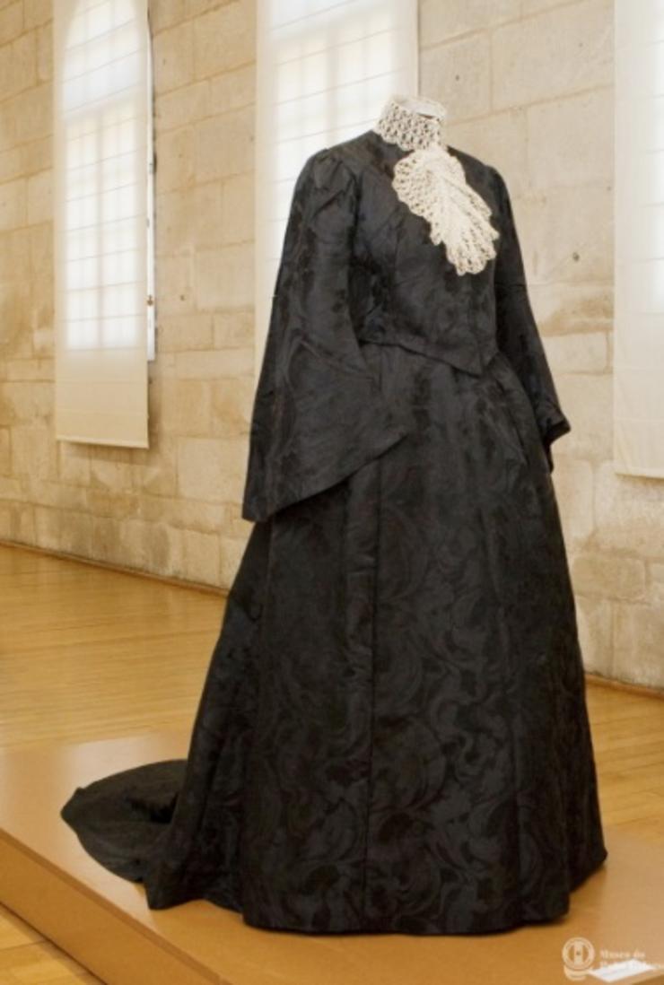 Vestido dunha noiva galega do ano 1903 