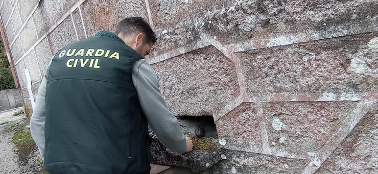 Localizan unha granada de man cargada nunha casa deshabitada do Irixo (Ourense). GARDA CIVIL 