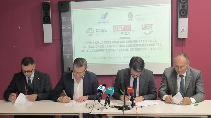 Firma dunha declaración conxunta en defensa do sector conserveiro, entre Anfaco (España), ANICP (Portugal), e os sindicatos UGT-FICA, UGT Portugal, e o italiano FAI-CSIL / ANFACO