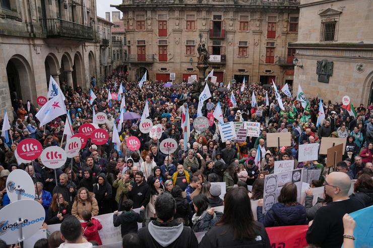 Centos de persoas durante unha manifestación contra os recortes nos centros de ensino público, a 26 de outubro do 2024, en Santiago de Compostela, A Coruña, Galicia.. Álvaro Ballesteros - Europa Press