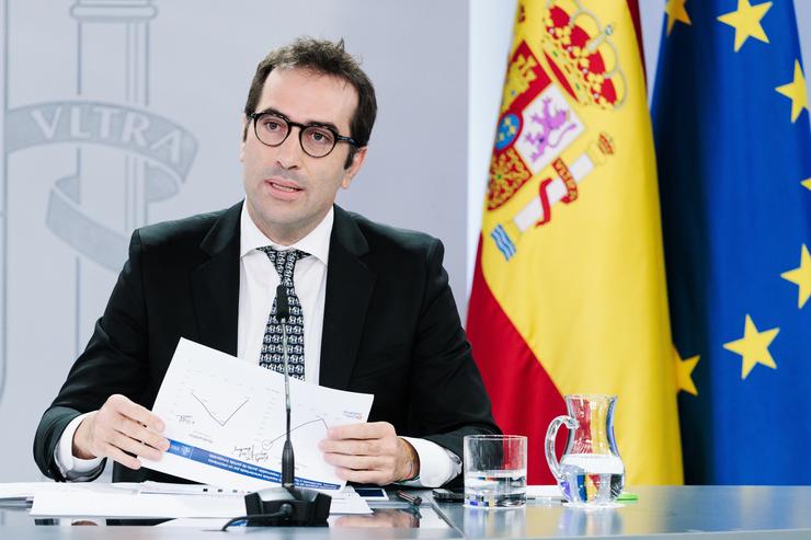 O ministro de Economía, Comercio e Empresa, Carlos Cuerpo, durante unha rolda de prensa posterior á reunión do Consello de Ministros, no Palacio da Moncloa, a 15 de outubro de 2024, en Madrid (España). Durante o Consello de Ministros, han aprobade. Carlos Luján - Europa Press