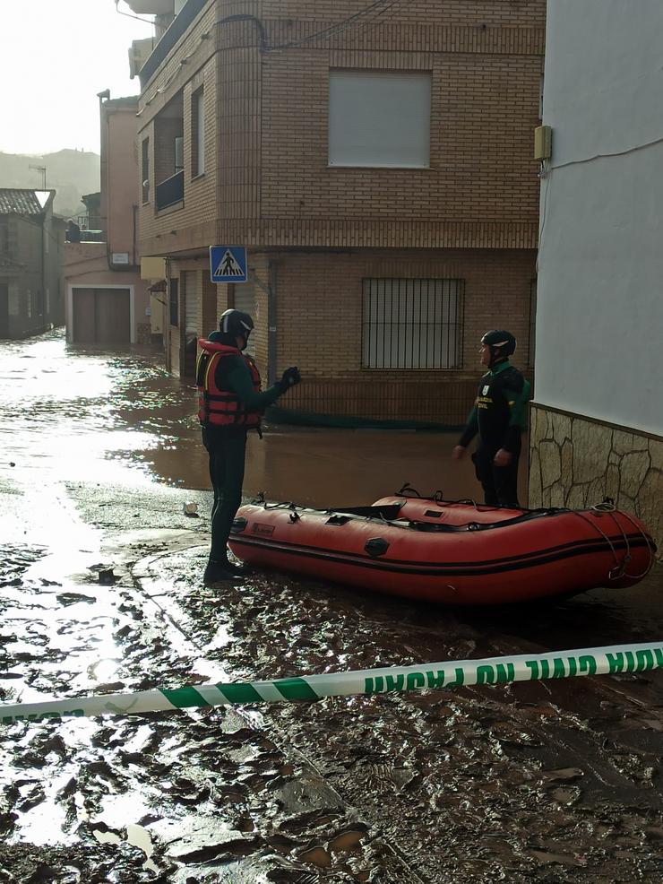 Efectivos da Garda Civil realizando labores en Mira tras a DANA sufrida pola localidade. GARDA CIVIL 