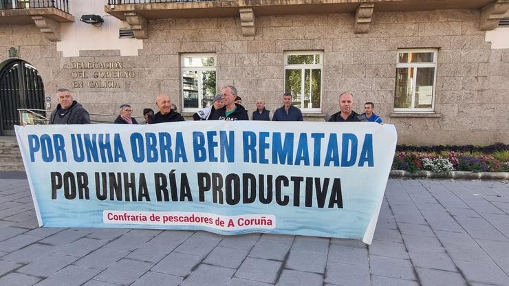 Mariscadores e mariscadoras da ría do Burgo nunha protesta / CONFRARÍA PESCADORES A Coruña