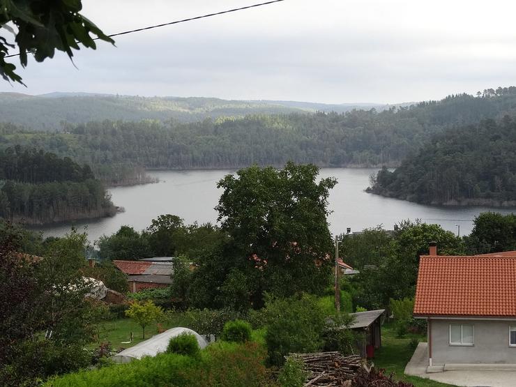 Aldea no Concello de Santiso, na provincia da Coruña 