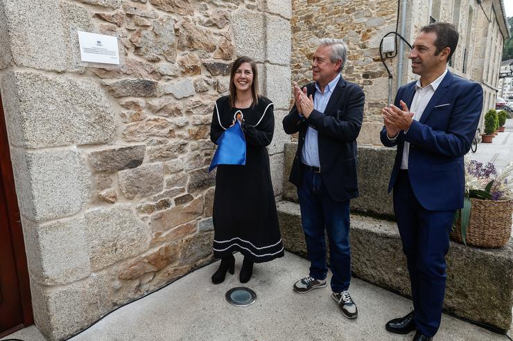 O conselleiro de Sanidade, Antonio Gómez Caamaño que, acompañado do conselleiro do Mar, Alfonso Villares, en Cervo.. XUNTA 