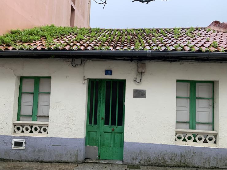 Casa de Julio Silva Vilas en Ribeira. Barbeiro de profesión, escritor de vocación e republicano de  corazón. Foi fusilado en Boisaca o 29 de xaneiro de 1937 por defender a democracia e a República 