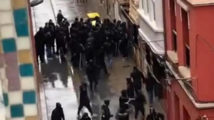 Ultras do Málaga provacando desfeitas na Coruña / redes