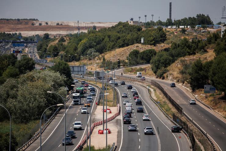 Varios vehículos na autovía A3, a 24 de xullo de 2024, en Madrid / Alejandro Martínez Vélez - Arquivo