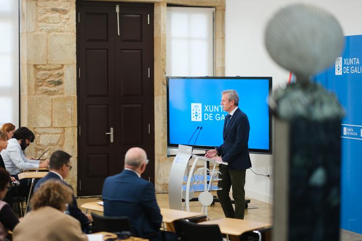 O presidente da Xunta, Alfonso Rueda, tras o Consello celebrado en Noia (A Coruña).. XUNTA 