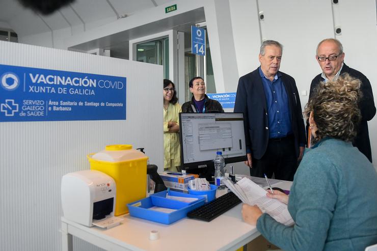 O conselleiro de Sanidade, Antonio Gómez Caamaño, visita o centro de vacinación instalado na Cidade da Cultura de Santiago de Compostela.. XUNTA / Europa Press