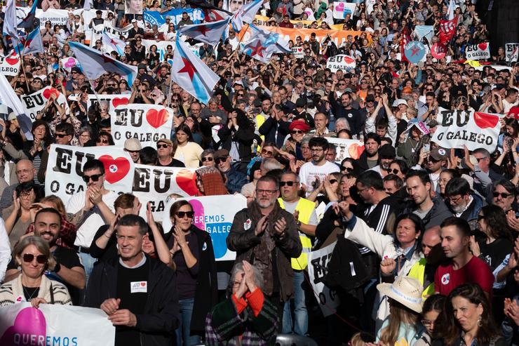 En Santiago, 'Convocatoria nacional pola lingua' convocada pola plataforma Queremos Galego.    Praza da Quintana. ARXINA 