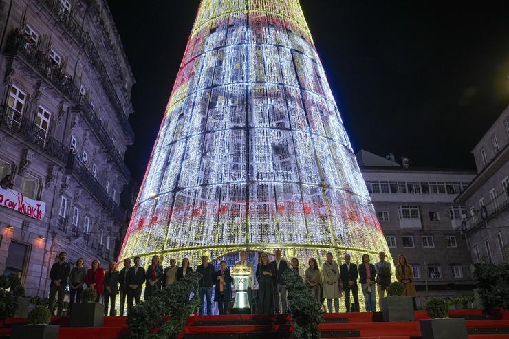 Aceso da iluminación do Nadal en Vigo, a 16 de novembro de 2024, cunha mensaxe de solidariedade cos afectados pola DANA en Valencia.. Adrián Irago - Europa Press