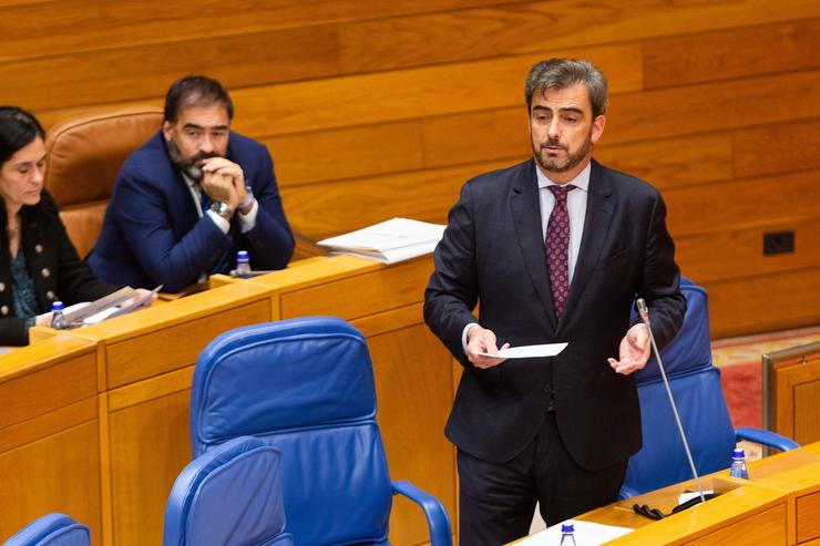 O conselleiro de Presidencia, Xustiza e Deportes, Diego Calvo, responde a preguntas orais no pleno do Parlamento de Galicia.. XUNTA / Europa Press