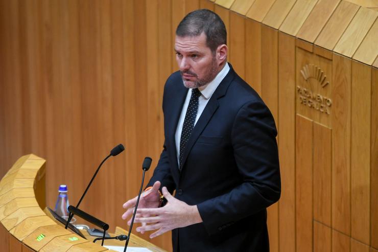 O conselleiro de Cultura, Lingua e Xuventude, José López Campos, no Parlamento de Galicia. MONICA ARCAY CARRO 