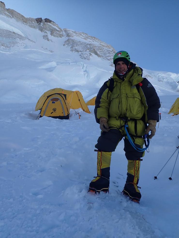 Gonzalo Fernández, alpinista, nunha das súas expedicións ao Himalaia 