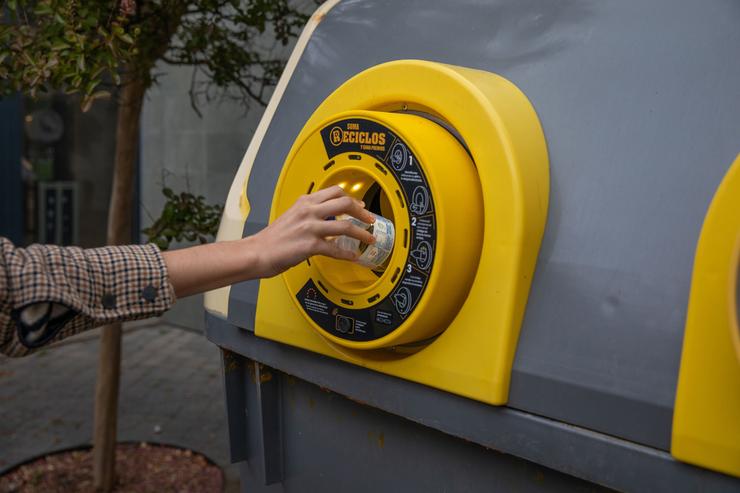 Un aro dotado de tecnoloxía punteira transforma o colector amarelo en intelixente 