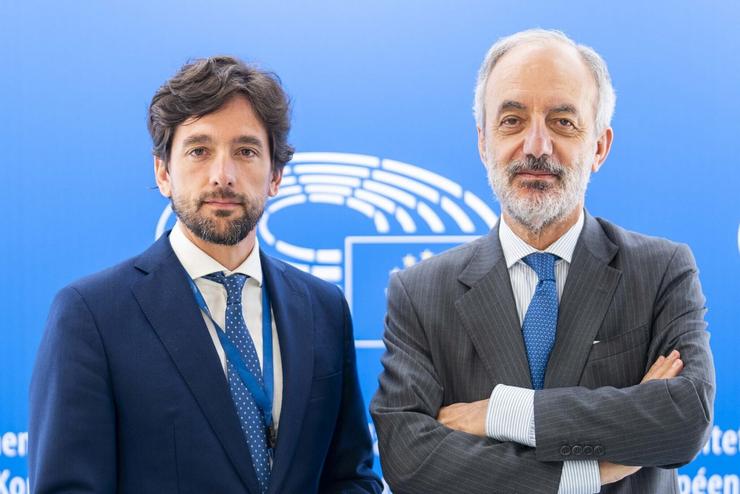 Os eurodeputados do PPdeG, Francisco Millán Mon e Adrián Vázquez.. PPDEG 