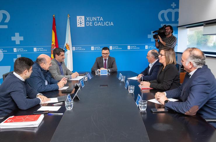 Reuníon do conselleiro José González con representantes dos recintos feirais. XUNTA 