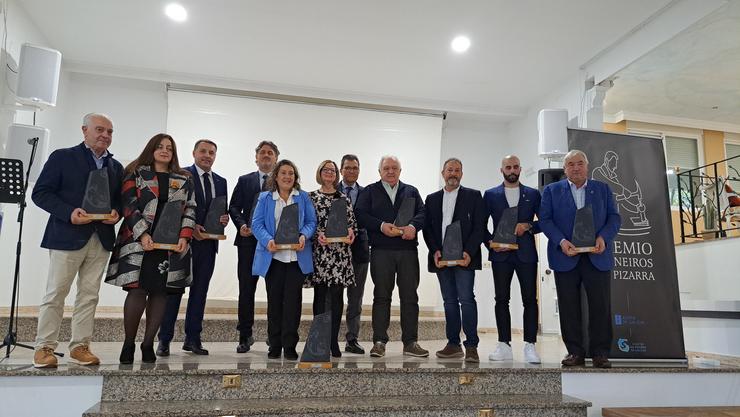 Foto dos representantes dos concellos premiados. Foto: Cluster da Piarra de Galicia.