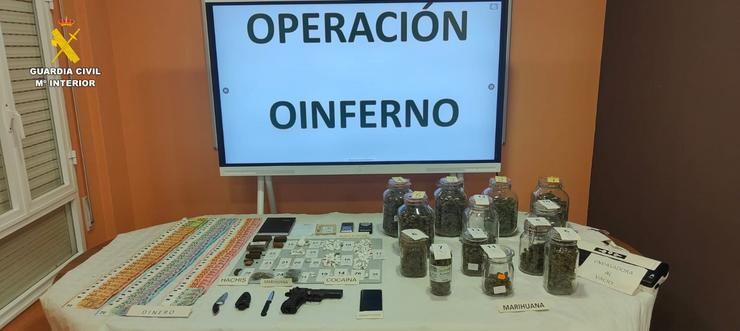 Drogas, diñeiro e efectos incautados no marco da Operación 'Oinferno'.. GARDA CIVIL 