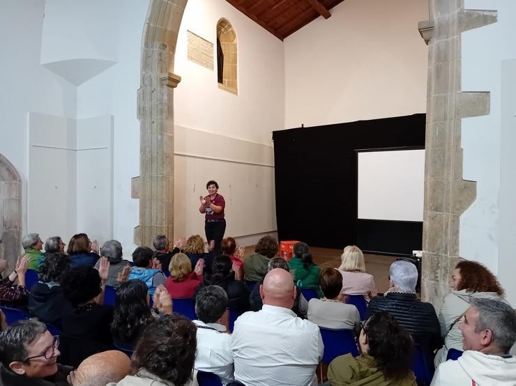 Monólogo de Leti da Taberna, dentro do 'Outono a escena' do Concello de Arzúa. Foto: Prensa Concello.