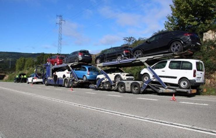 Interceptado na A-52 un camioneiro que circulaba sen carné e levaba no tacógrafo o cartón do seu irmán xemelgo 