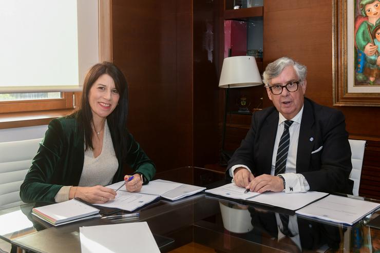 A conselleira de Vivenda e Planificación de Infraestruturas, María Martínez Allegue, e o presidente da Confederación de Empresarios de Galicia (CEG), José Manuel Vieites,. XUNTA 