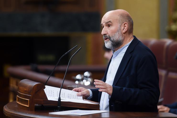 O deputado do BNG Néstor Rego intervén durante un pleno no Congreso dos Deputados, a 29 de outubro de 2024, en Madrid 