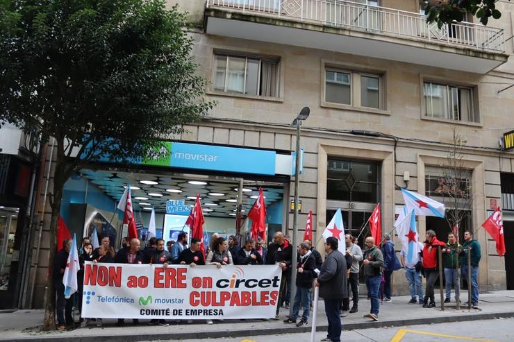 Protesta de persoal de Circet ante tenda de Movistar. CIG 