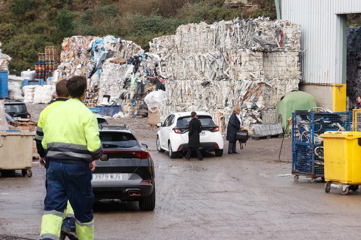 Varios axentes da Policía Nacional traballan no lugar onde se atopou o corpo, a 10 de decembro de 2024, en Nostián, A Coruña, Galicia / M. Dylan