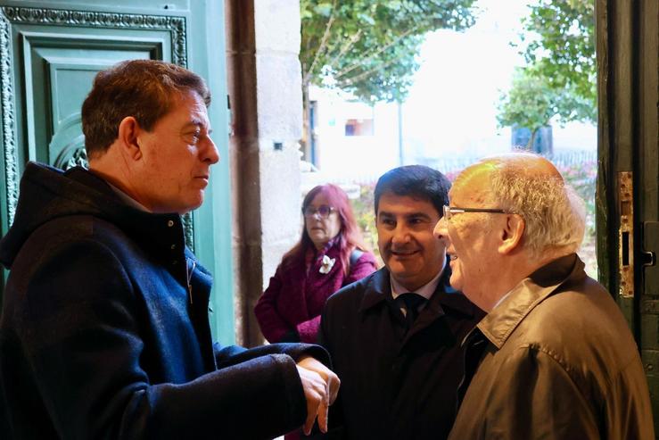 O secretario xeral do PSdeG, José Ramón Gómez Besteiro, xunto ao delegado do Goberno en Galicia, Pedro Blanco, e o expresdiente da Xunta Fernando González Laxe. PSDEG