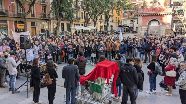 Protesta con Altri en Barcelona convocada pola Asemblea Cultural Galega de Barcelona (ACGB) 