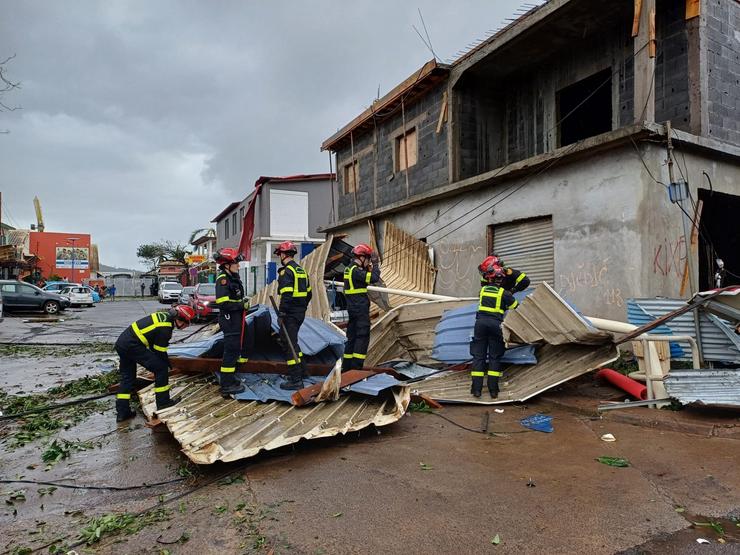 Paso do ciclón 'Chido' por Mayotte. SÉCURITÉ CIVILE 