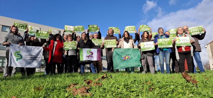 Protesta de representantes do SLG polo acordo UE-Mercosur. SLG 