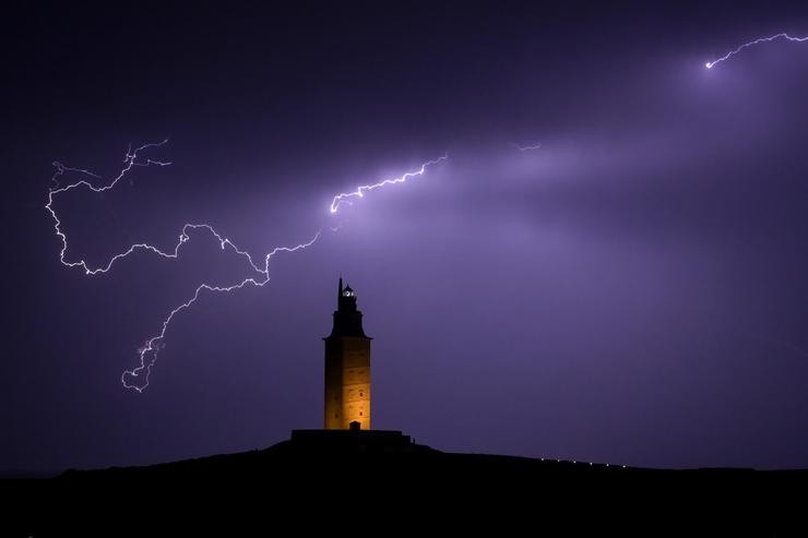 Vista dun raio sobre a Torre de Hércules, a 26 de outubro de 2022, na Coruña, Galicia 