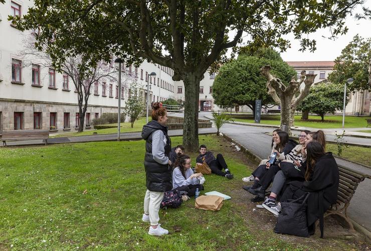  A Universidade da Coruña prohibirá o consumo de tabaco ou vapers en todos os espazos dos seus campus / UNIVERSIDADE DA CORUÑA