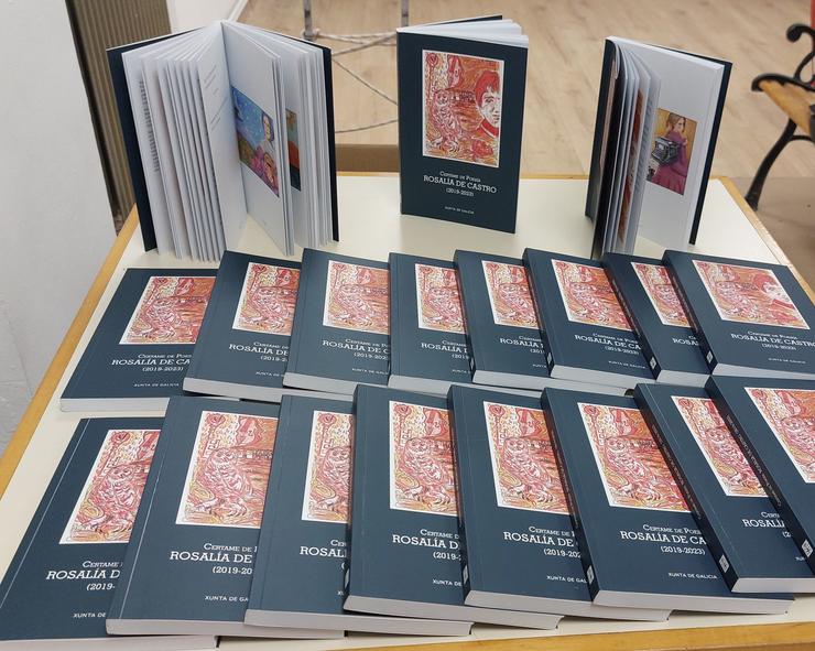 Libro presentado cunha escolma dos premiados entre 2019 e 2023. Foto: ACG Rosalía de Castro de Cornellà.