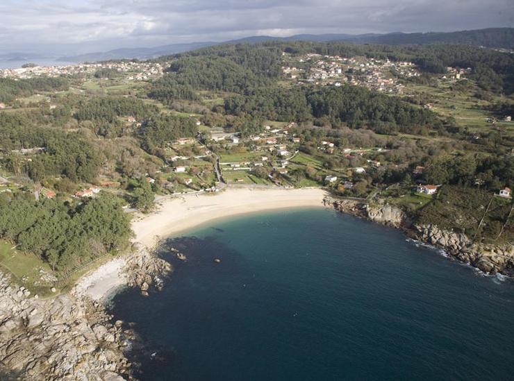 Praia Area de Bon, en Bueu / Turismo de Galicia - Arquivo