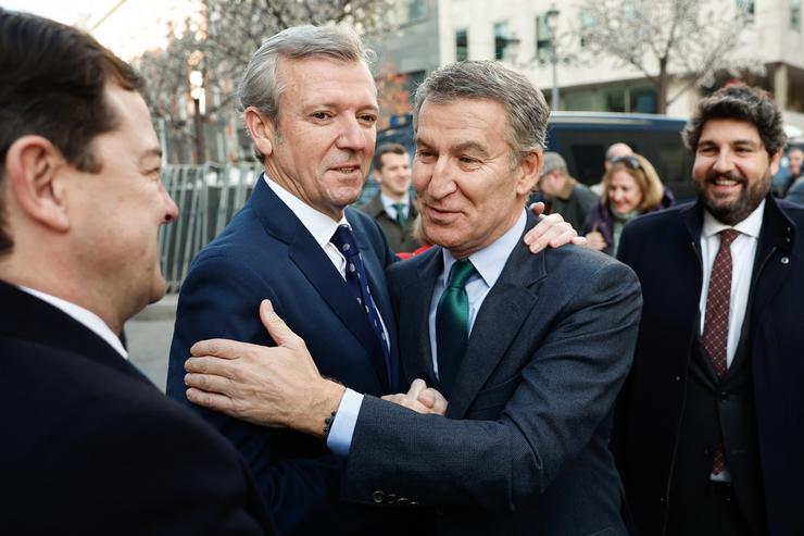 O presidente da Xunta, Alfonso Rueda, co líder do PP, Alberto Núñez Feijóo. SERGIO PEREZ 