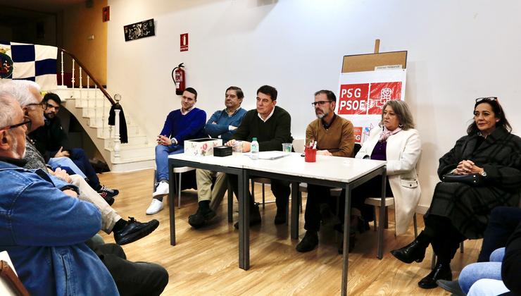 O secretario xeral do PSdeG, José Ramón Gómez Bosteiro, nun encontro con entidades de memoria histórica da comarca de Ferrol. PSDEG / Europa Press