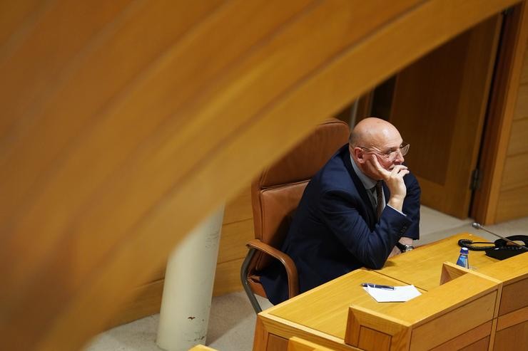 O deputado de Democracia Ourensana, Armando Ojea, no Parlamento galego, a 11 de abril de 2024, en Santiago de Compostela 