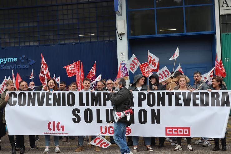Protesta en Vigo de traballadores e traballadoras de limpeza de edificios e locais, en demanda dun convenio provincial digno.. CIG 