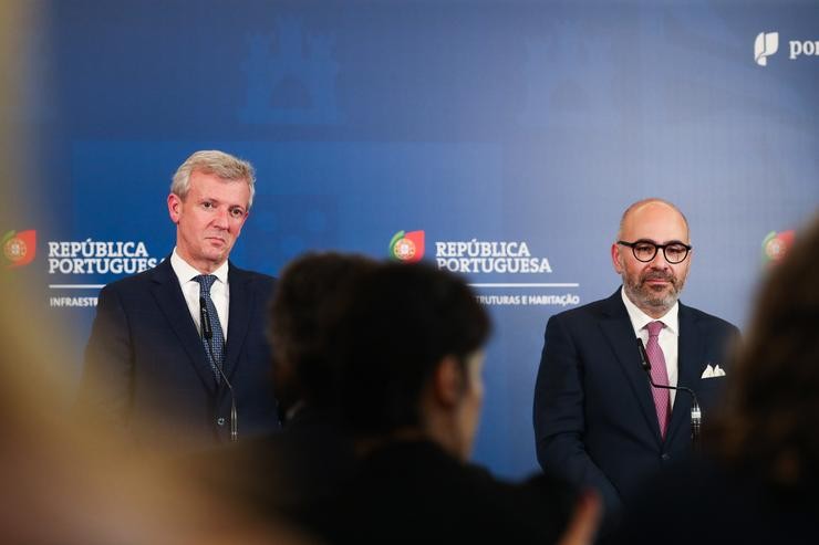 O presidente da Xunta, Alfonso Rueda, reúnese co ministro portugués de Infraestruturas, Miguel Pinto.. DAVID CABEZÓN @ XUNTA 