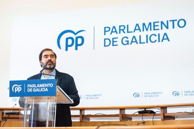 O portavoz do PPdeG no Parlamento de Galicia, Alberto Pazos Couñago, en rolda de prensa 