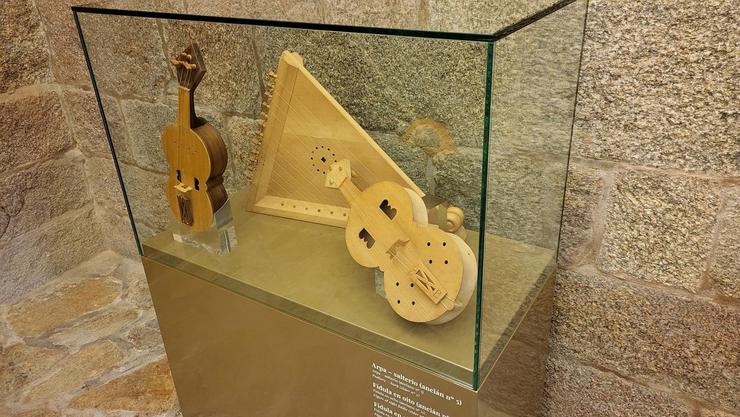 O Museo da Catedral de Santiago exhibe réplicas dos instrumentos musicais do Pórtico da Gloria. MUSEO CATEDRAL SANTIAGO