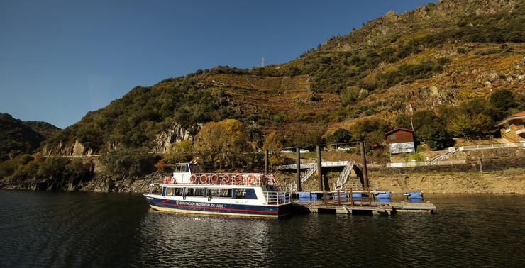 Este é un dos catamaráns que utiliza a Deputación de Lugo para navegar polos canóns do Sil