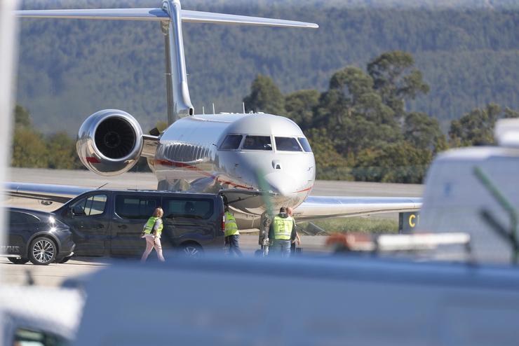 O rei emérito chega ao aeroporto de Peinador (Vigo) / Javier Vázquez - Europa Press