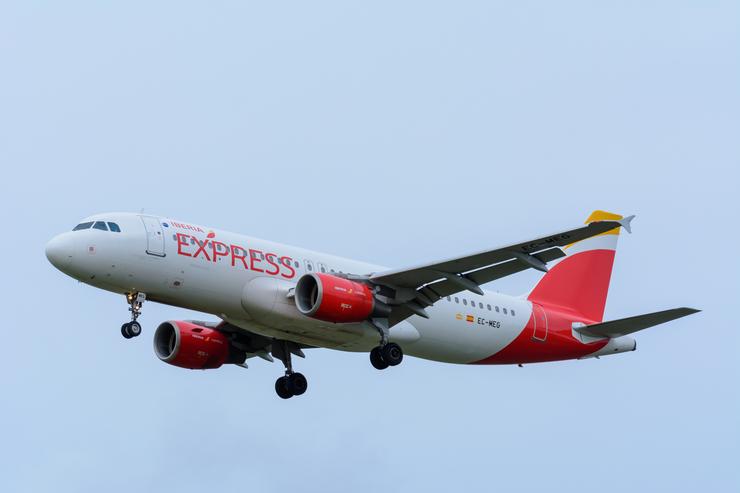 Iberia Express conectará Asturias e Canarias, os martes e sábados, desde o 15 de xuño ata o 3 de setembro / IBERIA EXPRESS